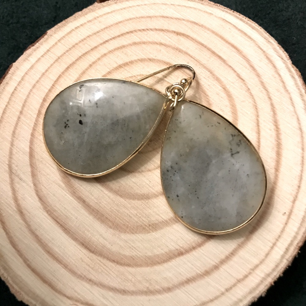 Stone tear drop earnings